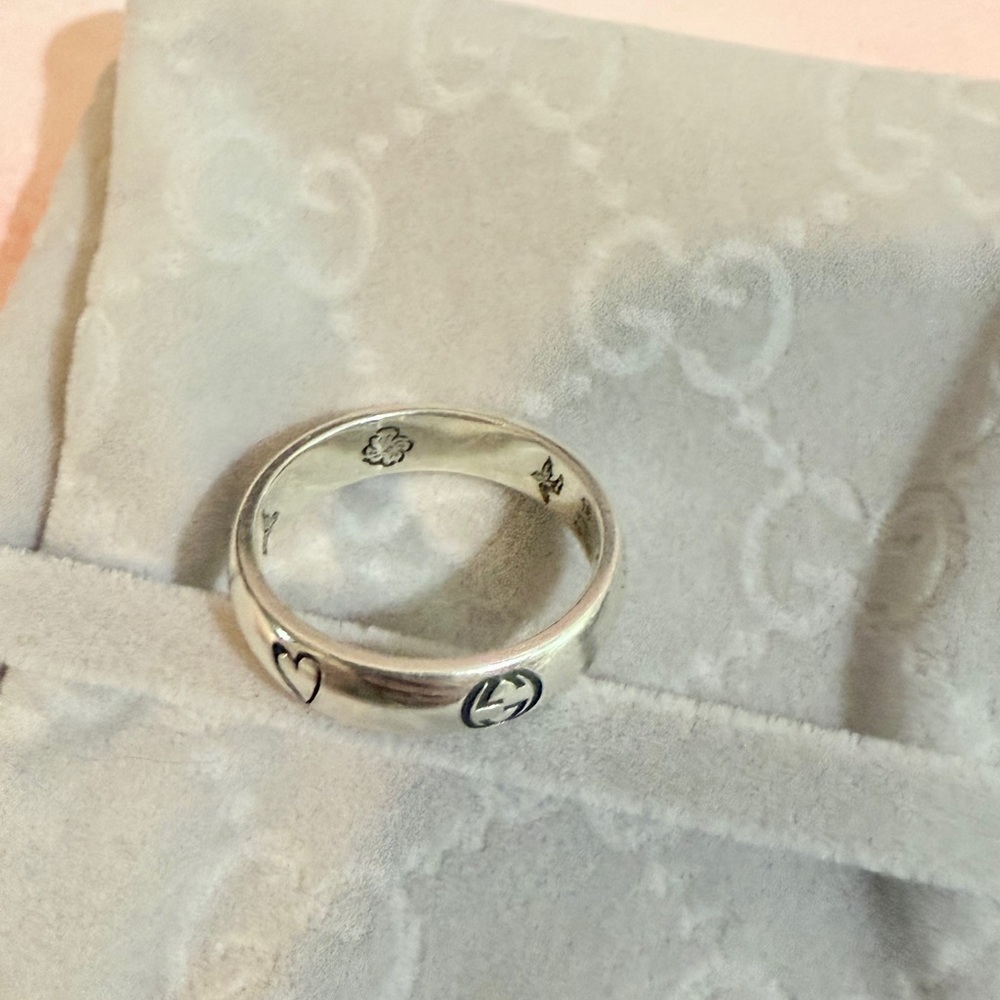 Gucci Silver Band Rings with Engraved Designs - Picture 8 of 14